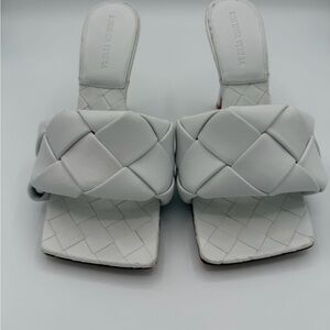 Bottega Veneta White Intrecciato Leather Mule Heels Sandals Square Toe 38 NWT